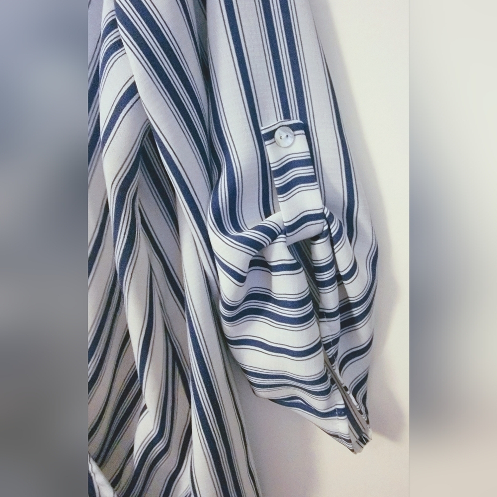 Weat Kei Blue and White Striped V-Neck Blouse - Picture 4 of 5